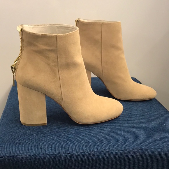 Kenneth Cole Caylee Block Heel Bootie - Picture 5 of 7